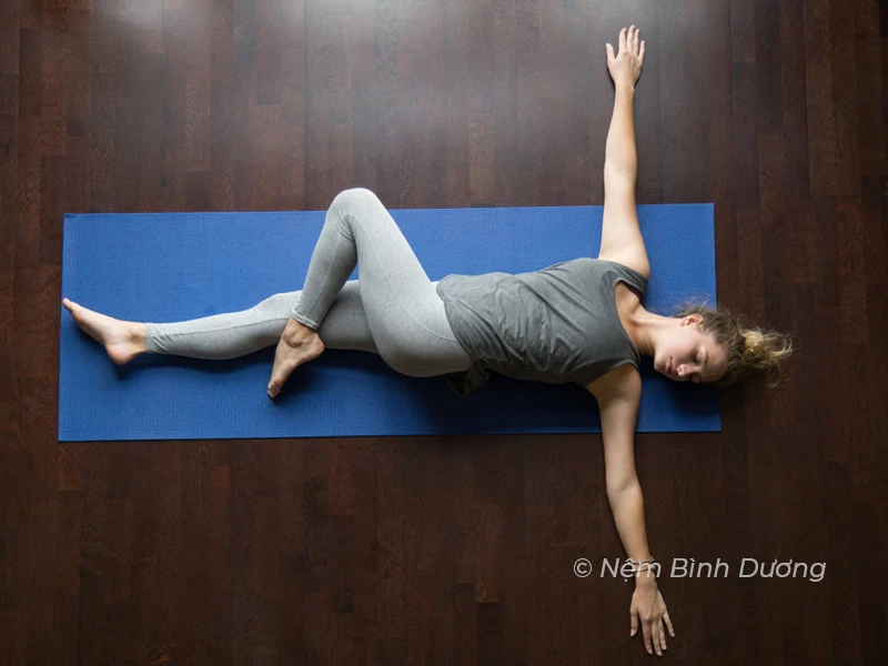 Tư thế Supta Matsyendrasana trong Yoga